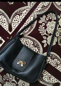 Chic Black Shoulder Bag with Bow Detail