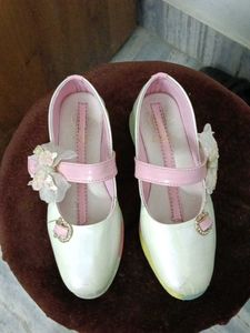 Cute Girls' Casual Shoes with Flower Detail