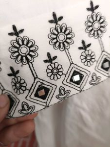 XXL Chic Embroidered White Kurta