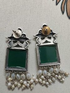 Elegant Green Stone &amp; Pearl Earrings