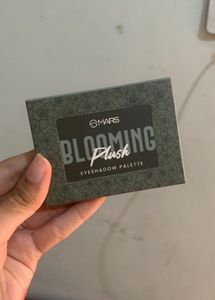 MARS Blooming Plush Eyeshadow Palette