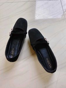 Elegant Black Flats with Rhinestone Buckle