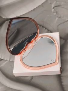 Charlotte tilbury Heart-Shaped mirror 🪞❤️