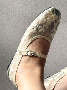 Elegant Lace Ballet Flats
