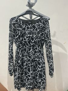 Chic Black &amp; White Swirl Print Dress