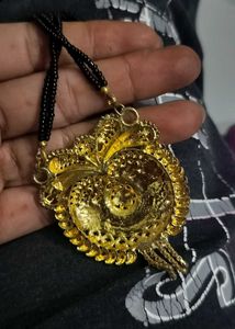 Exquisite Gold Mangalsutra Pendant