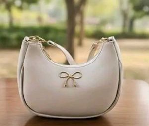 Chic White Hobo Bag with Bow Accent