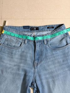 Light Wash Mid Rise Jeans