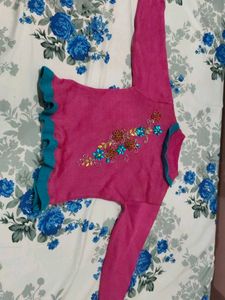 Elegant Pink Kurta with Floral Embellishments