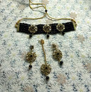 ELEGANT BLACK & GOLD JEWELLERY SET