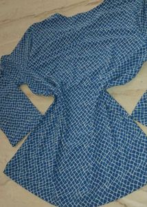 Blue &amp; White Geometric Print Top