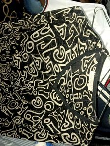 Black &amp; White Graphic Print Top