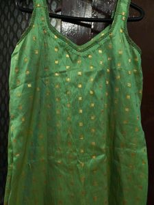 Green &amp; Gold Kurti / kurt size XXL 🌟