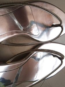 Silver Pearl Trendy Heels