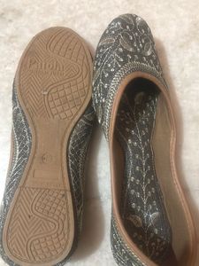 Embroidered Ethnic Juttis