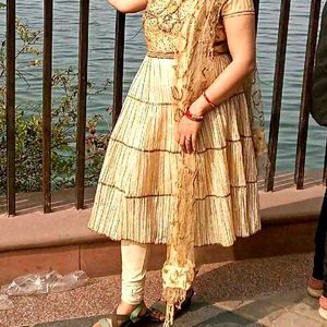 Elegant Tiered Kurta Set with Dupatta