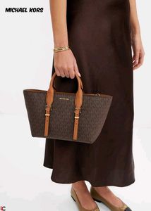 MICHAEL KORS MOORE ( COPY)SMALL SIGNATURE LOGO SAT
