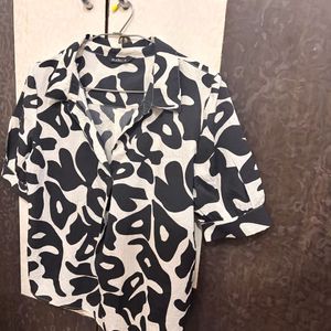 Stylish Black &amp; White Abstract Print Top