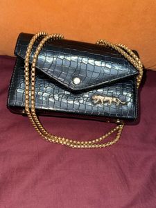 Chic Black Croc Embossed Crossbody Bag