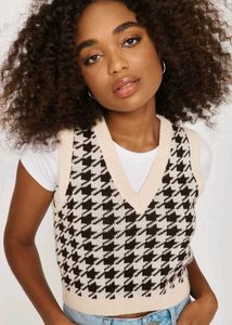Houndstooth Knit Sweater Vest