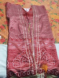 Red kaftani