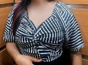Stylish Black &amp; White Geometric Twist Top