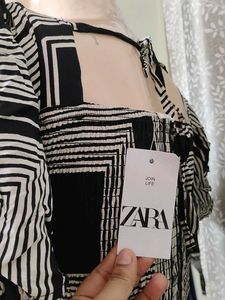 Chic Black &amp; White Geometric Print Midi Dress