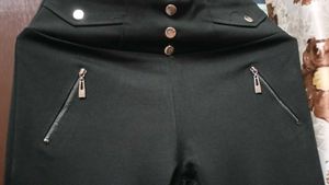 Chic Black jeggings with silver Detail