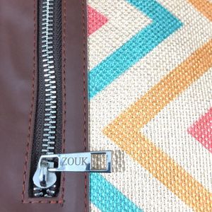Chic Crossbody Bag with Zigzag Pattern ✨