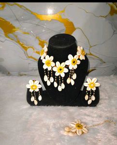 Seashell Floral Jewellery Set