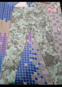 Floral Print Women's Pants in 30-32 waist