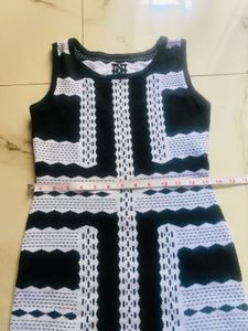 Chic Black &amp; White Knit Dress
