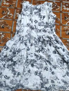 cute white floral dress 🌼✨