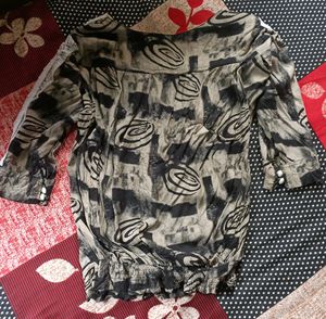 Zara Women Top   Very Comfortable.    Fits Small To Medium