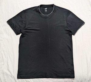 Uniqlo Men's Black T-Shirt