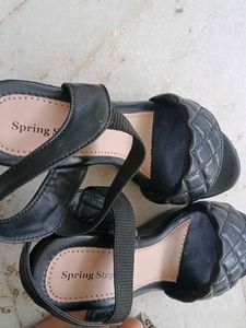 Stylish Black Quilted Sandals and tshirts