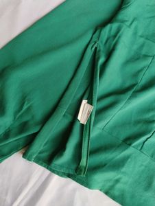 ✨🥀Size:-Xs, s, m Emerald Green Button-Up Top🥀✨