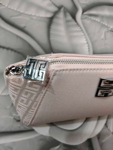 Givenchy Iconic Nude Pouch ❤️😍
