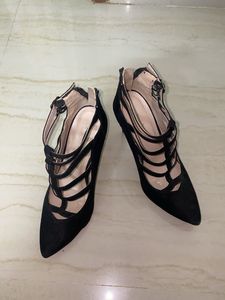 Chic Black Heels with Strappy Detail