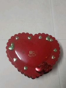 Vintage Heart-Shaped Makeup Palette