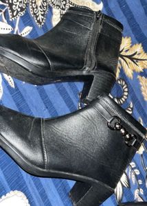 Stylish Black Ankle Boots with Chain Detail
