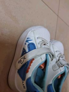Cute White &amp; Blue Sneakers for Kids