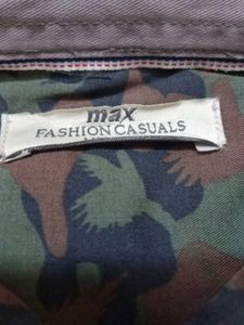 Men's Camouflage Button-Up Shirt chest pockets