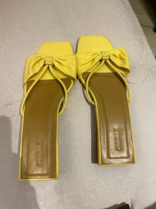 new and unused Cute Yellow Bow Sandals