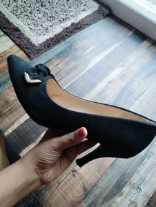 Chic Black Suede Heels