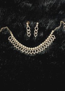 Elegant Crystal Necklace and Earring Set