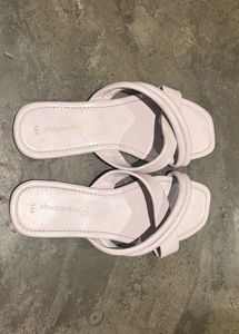 Flats with durable strap