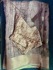 Elegant Floral &amp; Ethnic Print Saree with Blouse