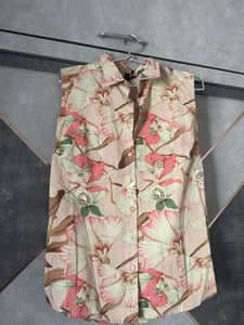 Chic Floral Sleeveless Blouse