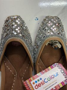 Sparkling Mirror Work Juttis